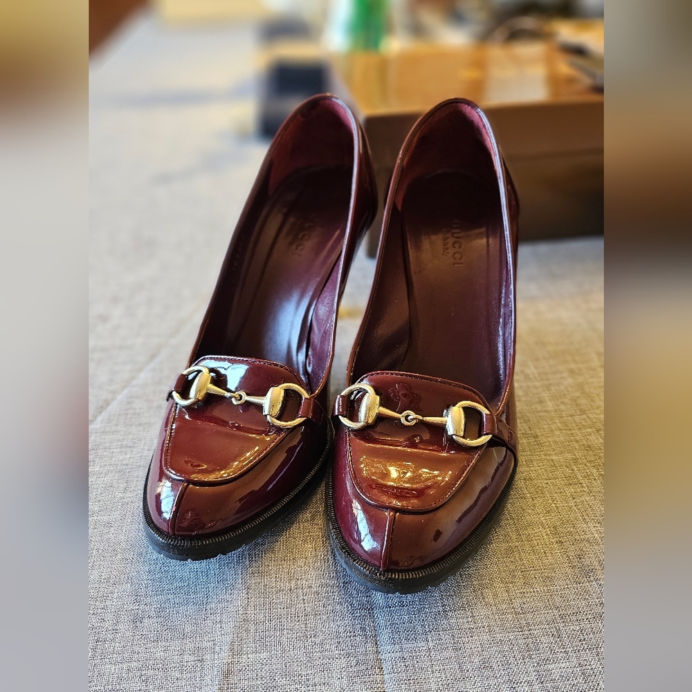 Size 36C | Gucci Authentic anamel pump